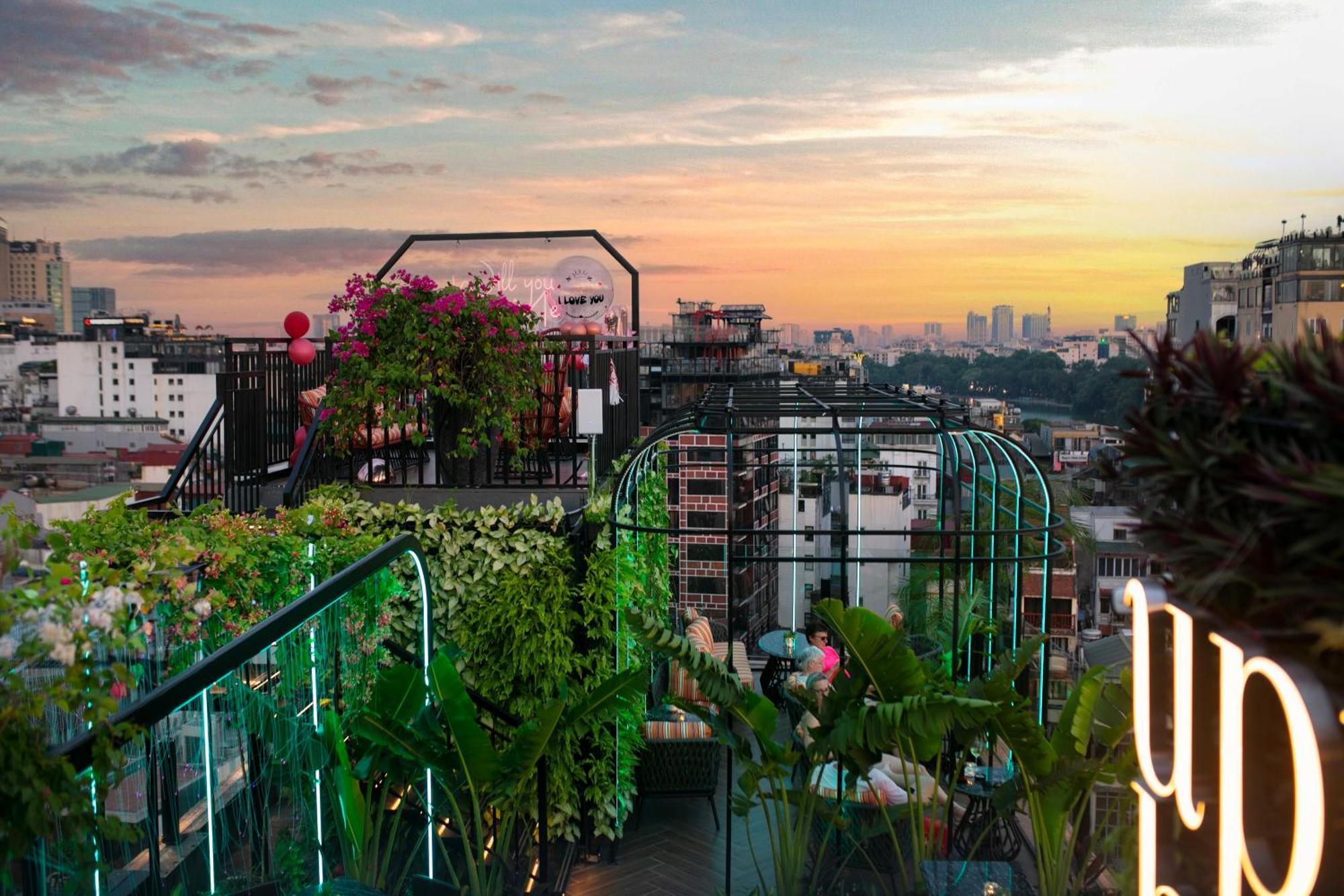 May De Ville Crown Hotel Ανόι Εξωτερικό φωτογραφία Rooftop garden in Mexico City