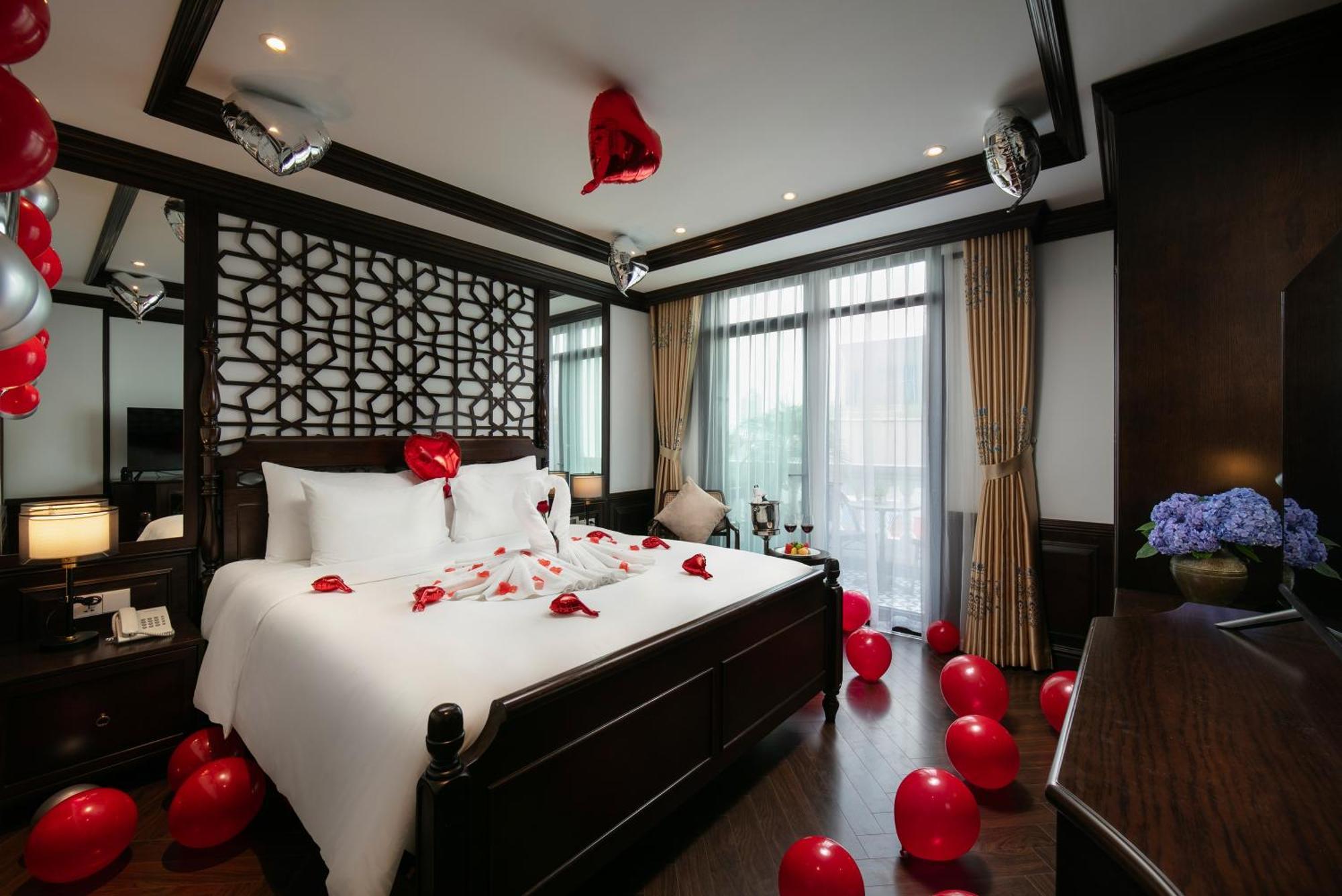 May De Ville Crown Hotel Ανόι Εξωτερικό φωτογραφία A suite at the hotel