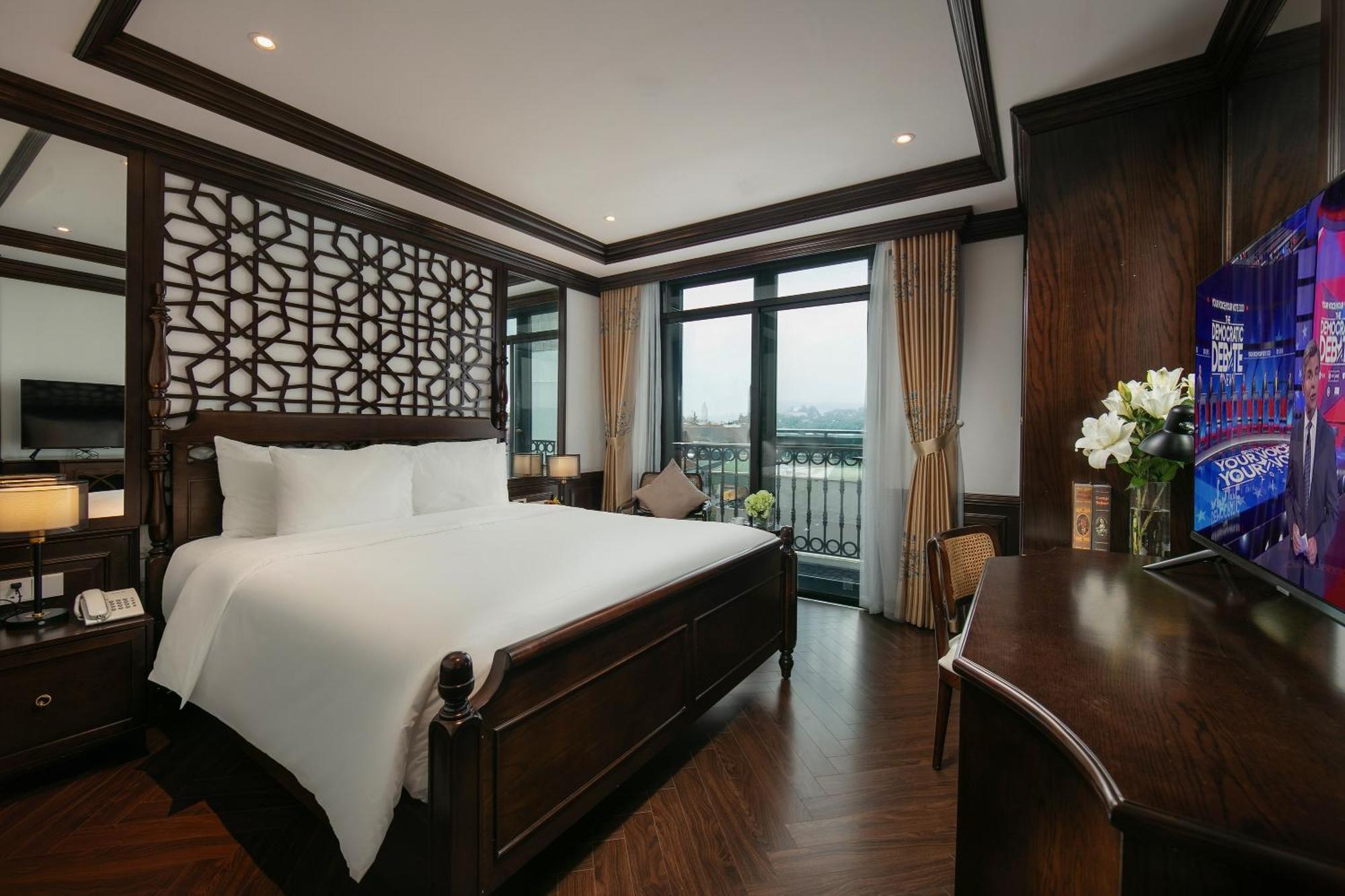 May De Ville Crown Hotel Ανόι Εξωτερικό φωτογραφία Deluxe Suite
