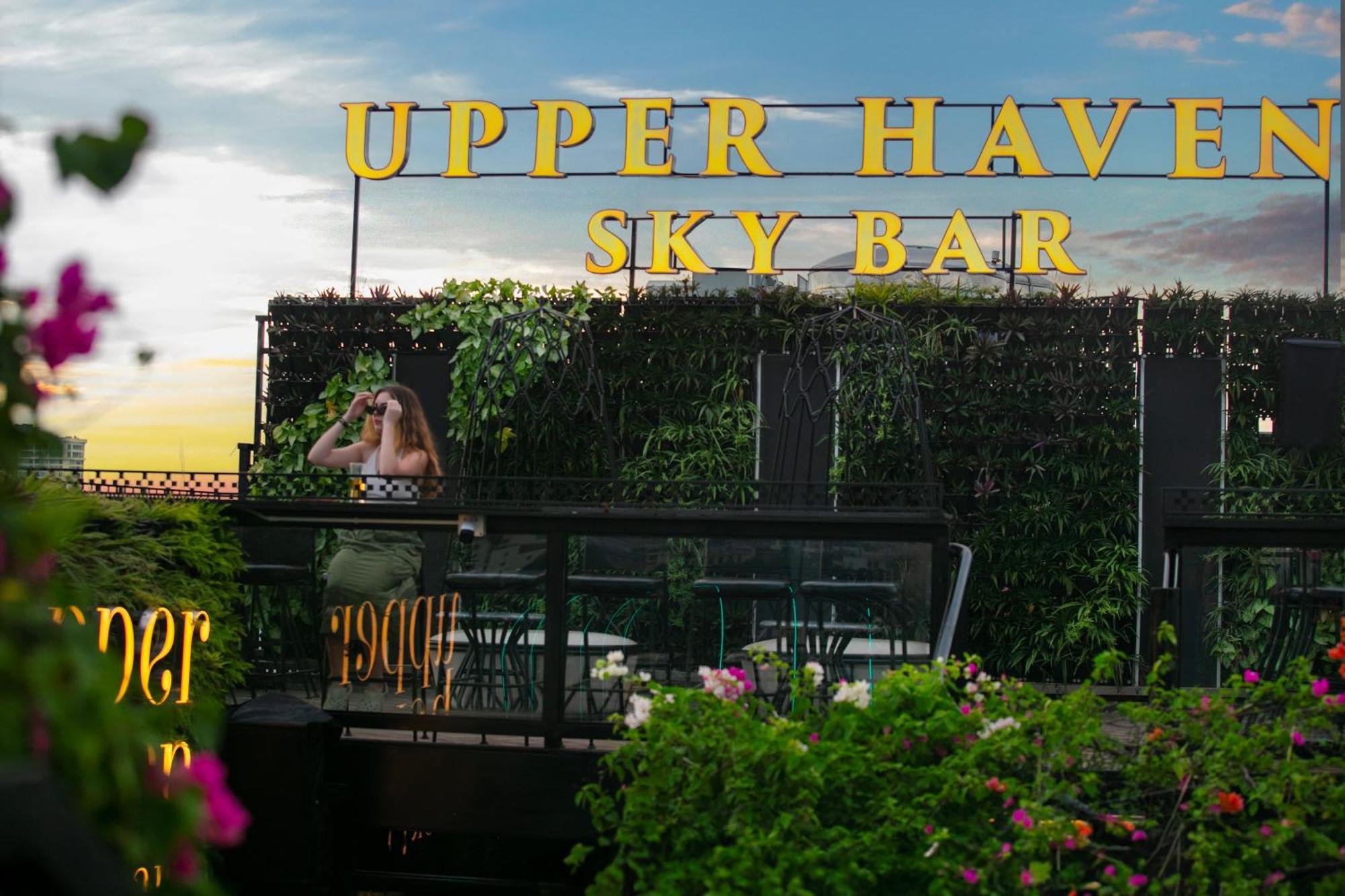 May De Ville Crown Hotel Ανόι Εξωτερικό φωτογραφία Upper Haven Sky Bar