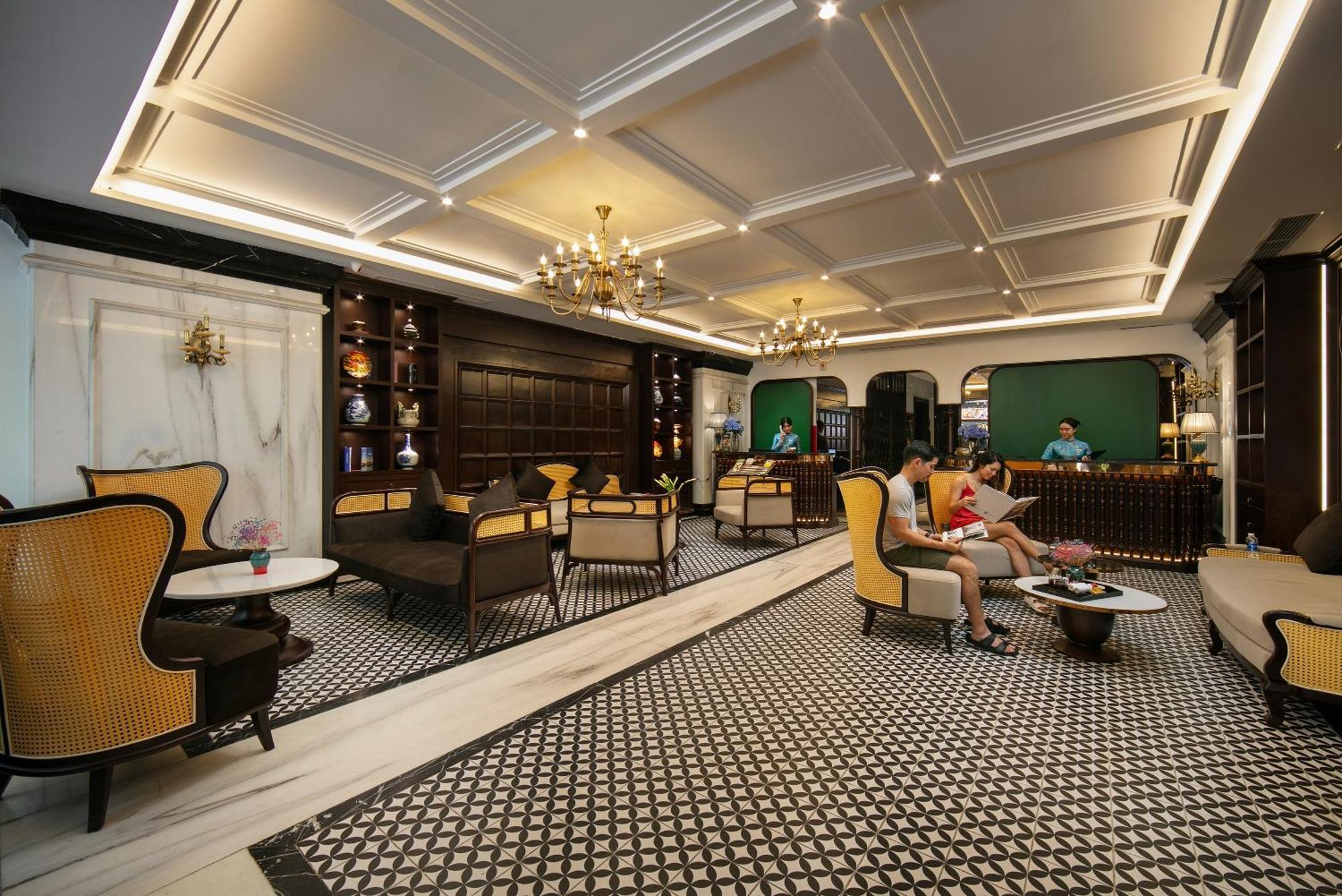 May De Ville Crown Hotel Ανόι Εξωτερικό φωτογραφία The lobby of the hotel