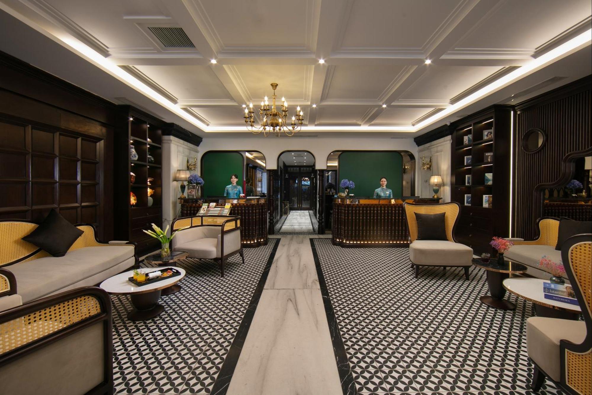 May De Ville Crown Hotel Ανόι Εξωτερικό φωτογραφία The lobby of the hotel