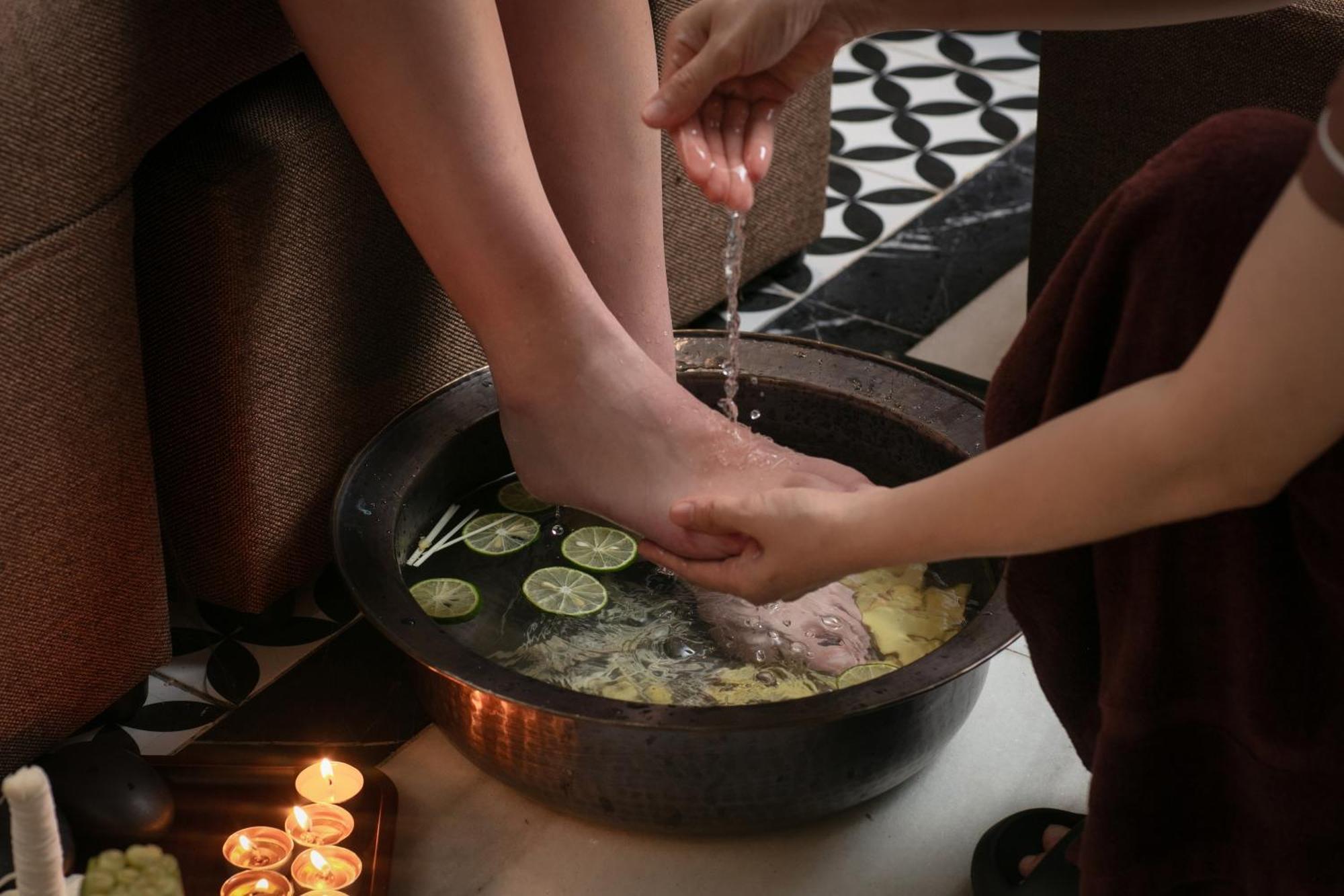 May De Ville Crown Hotel Ανόι Εξωτερικό φωτογραφία A foot bath