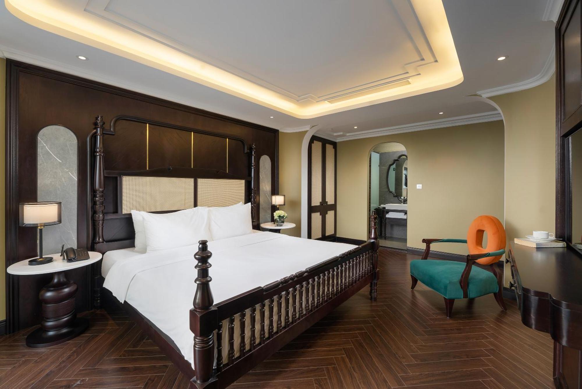 May De Ville Crown Hotel Ανόι Εξωτερικό φωτογραφία A bedroom at the hotel